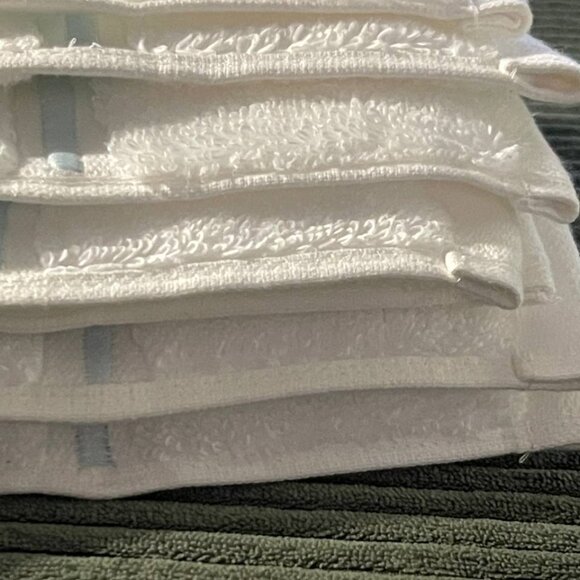 bundle of3 white hand towels - Picture 7 of 8